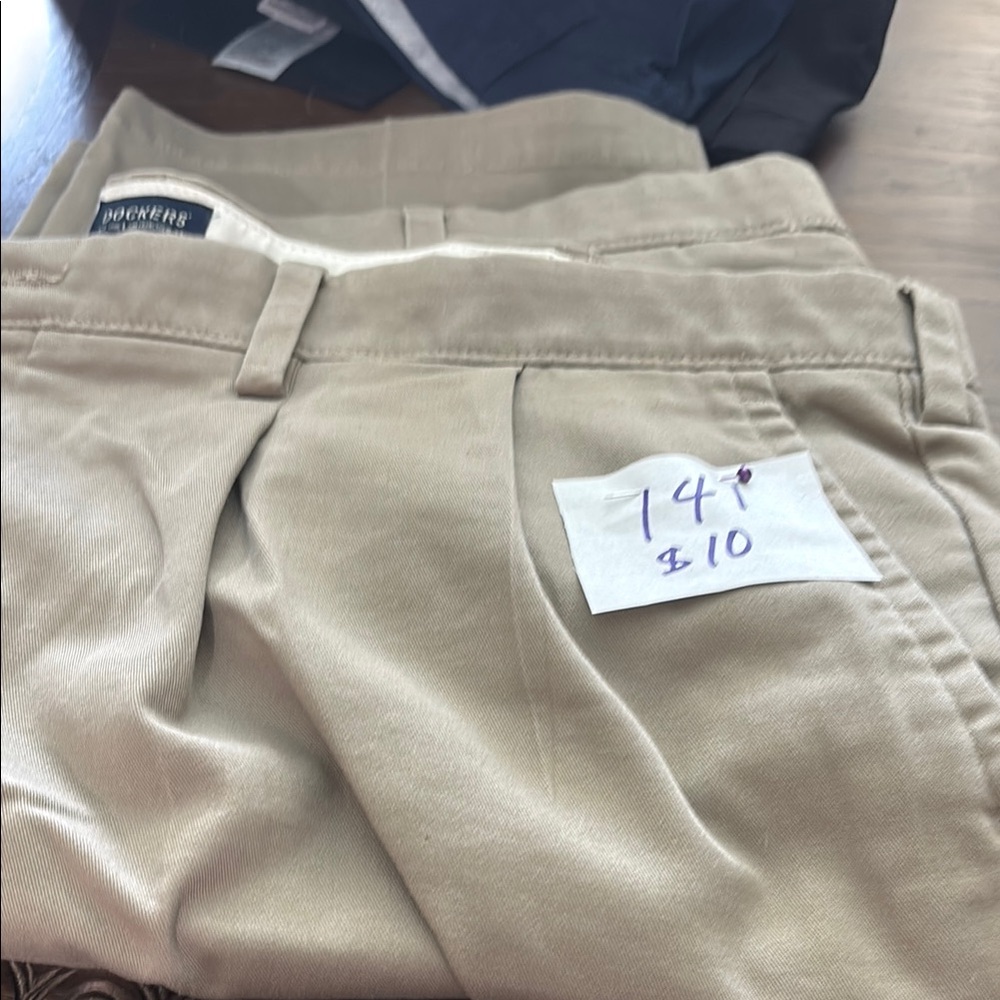 Dockers Men's Khaki Chinos